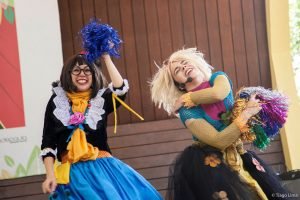 clowns de shakespeare no bosque encena