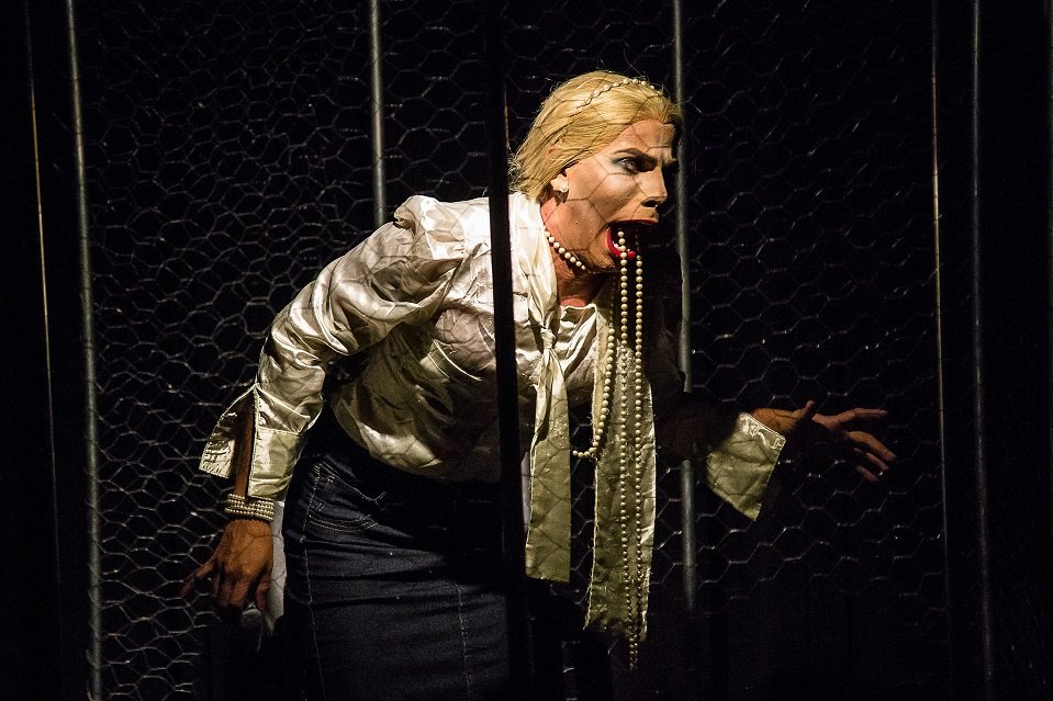 Premiada peça A Mulher Monstro desembarca em Caicó neste domingo