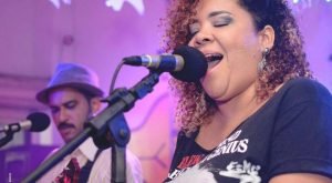 cantora clara pinheiro