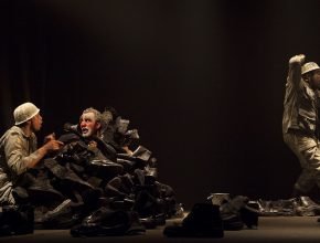 Guerra, formigas e palhaços - foto Pablo Pinheiro