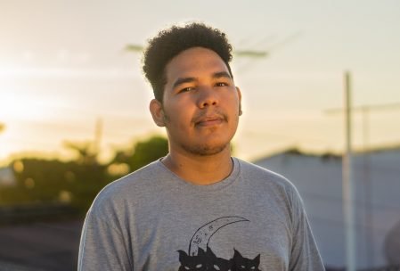 Luan Bates por Clara Cortêz