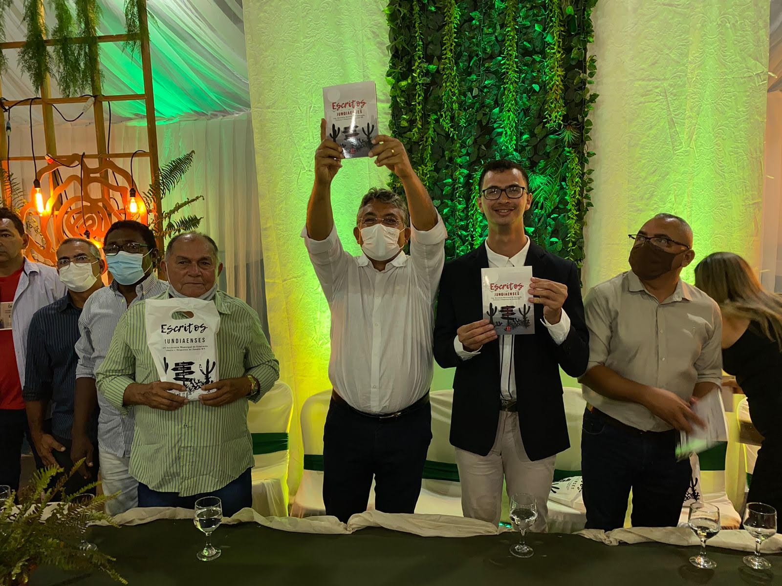 Livro ‘Escritos Jundiaenses’ é lançado e reúne artistas do município