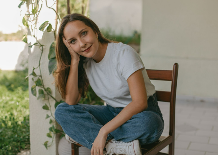 “Atávico”: atriz e dramaturga lança livro sobre herança familiar
