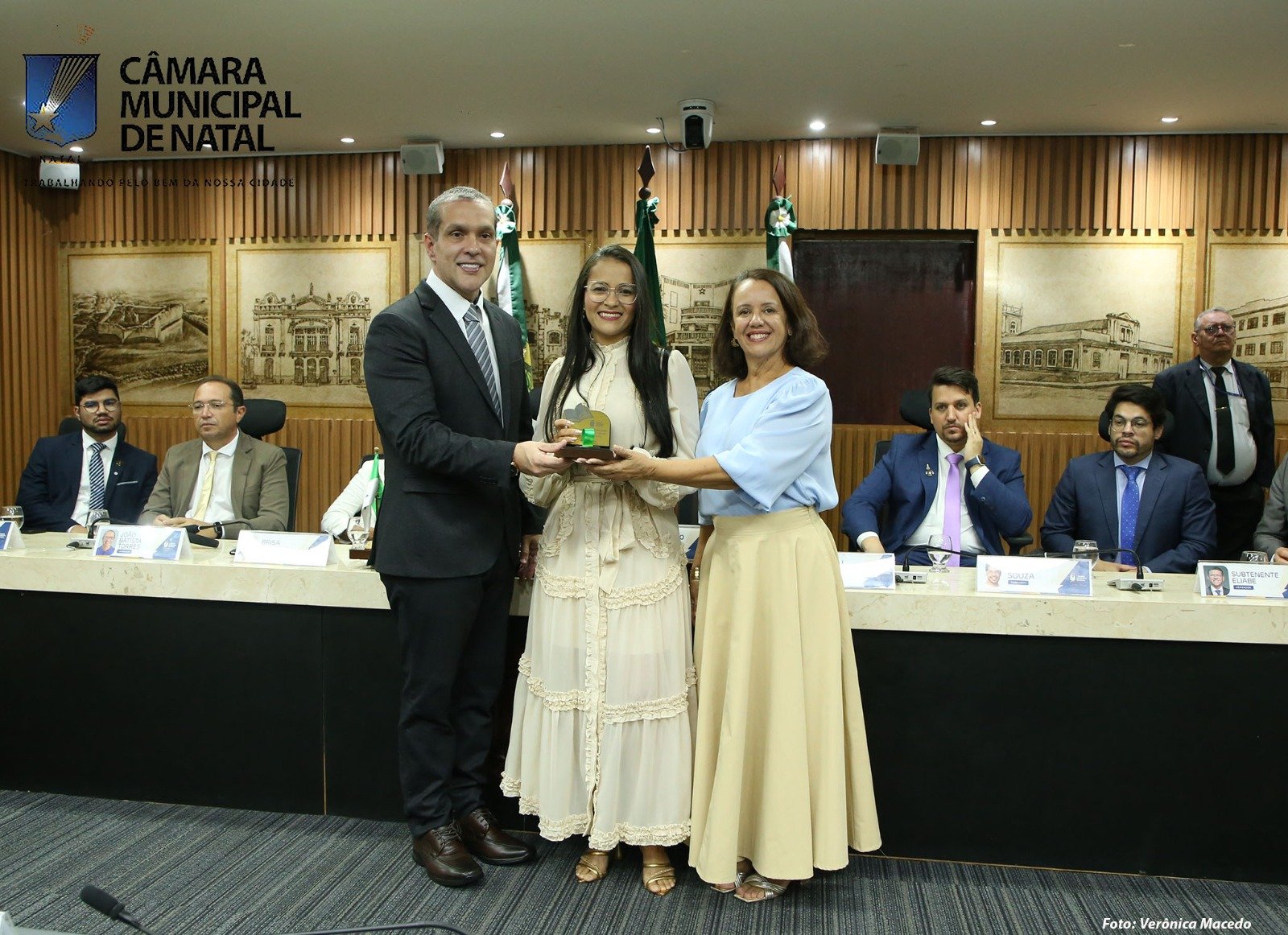 Câmara homenageia professores com Comenda Educador Anísio Teixeira
