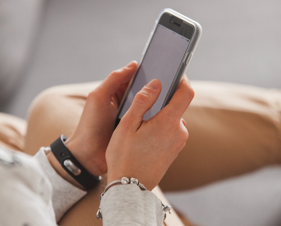 Estudantes do UNI-RN publicam artigo sobre nomofobia e alertam para impactos do uso excessivo do celular