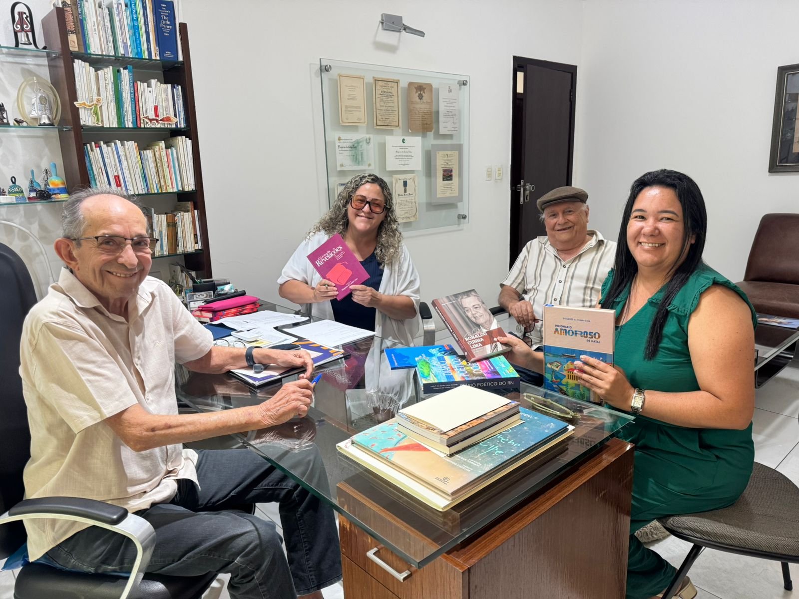 Encontro reúne academias de letras e grupos literários