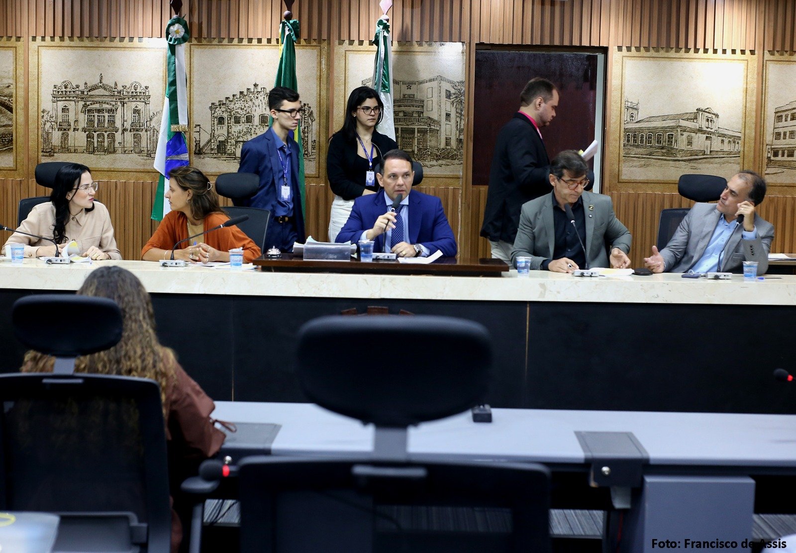 Comissão de Justiça aprova PL contra a LGBTfobia e melhorias para vans escolares