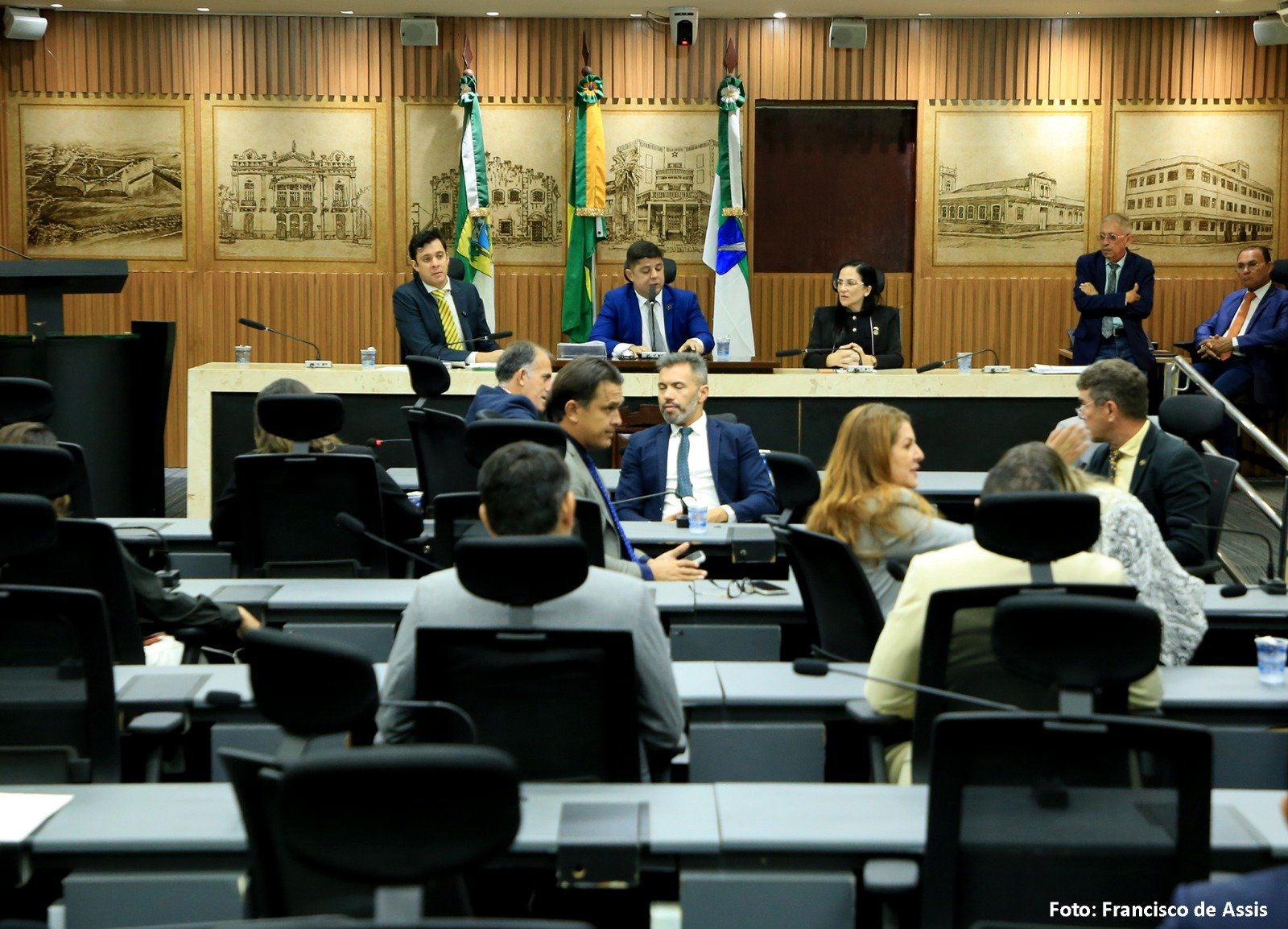 Vereadores aprovam leis para educação sobre câncer e tarifa de ônibus via PIX